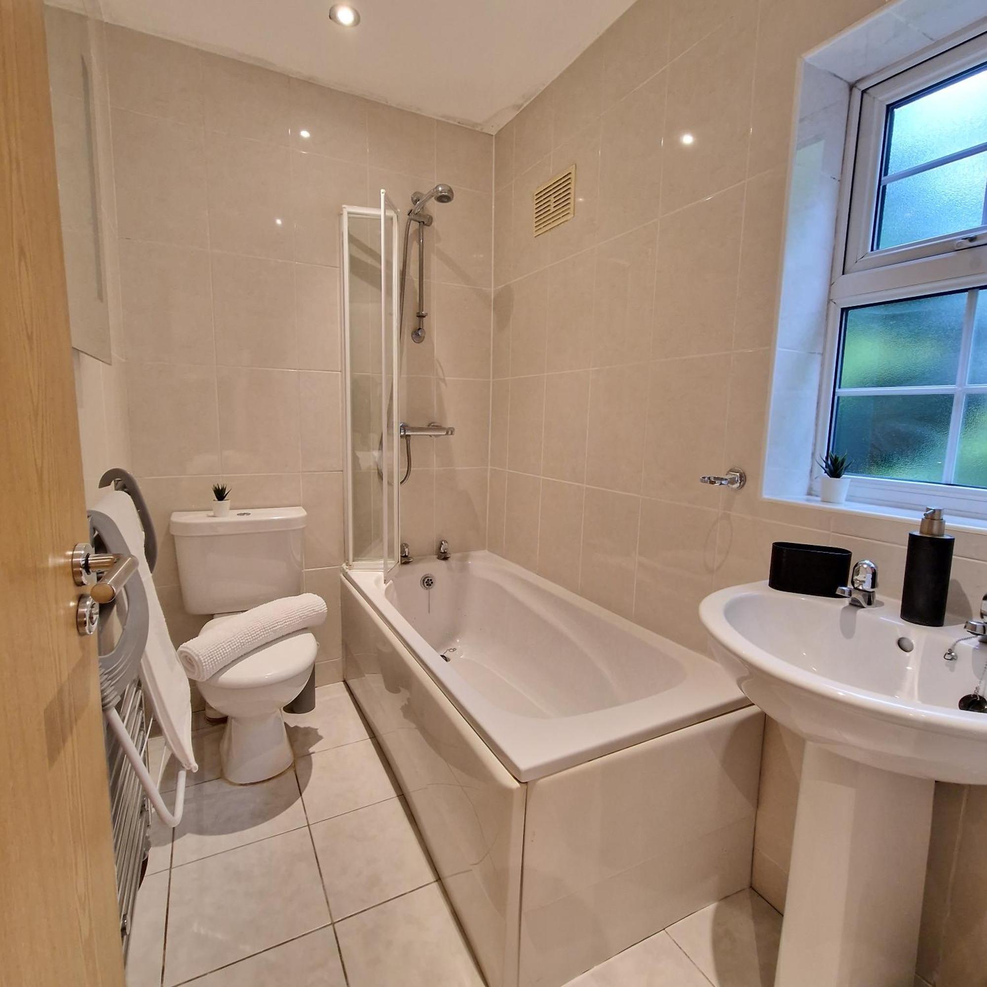 Kenilworth 2bedroom Gem In For Families & Professionals * Coventry